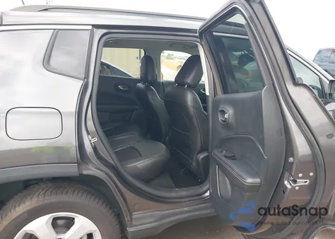 2021 Jeep Compass Latitude 4X4 z USA, uszkodzony, nr VIN 3C4NJDBB3MT547538